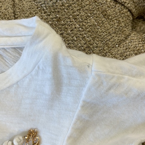 đź’•White Cotton Top with Ruffles Around Sleevesđź’• - Picture 5 of 10